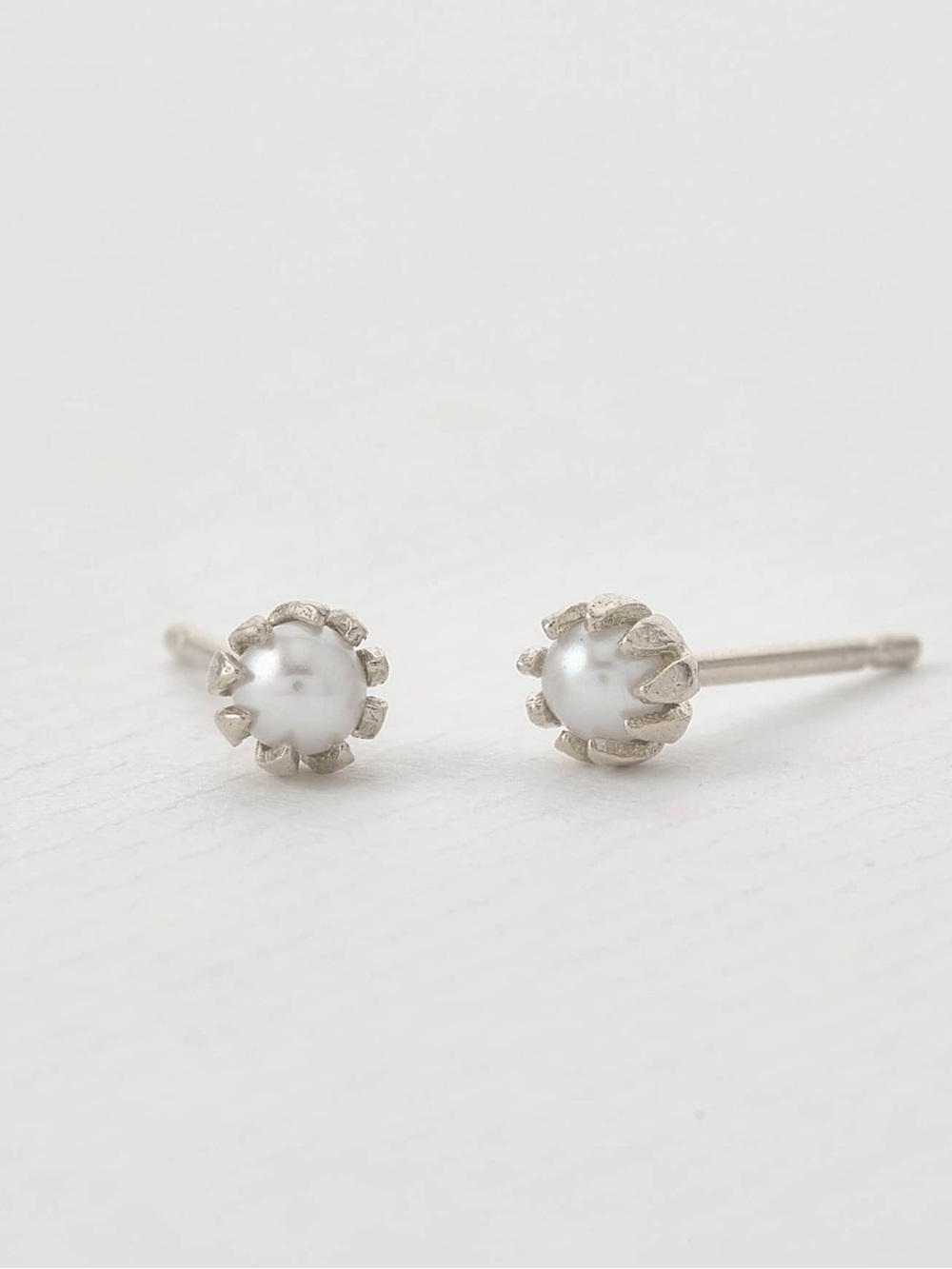 Alex Monroe Chrysanthemum Bud Pearl Earrings in Sterling Silver